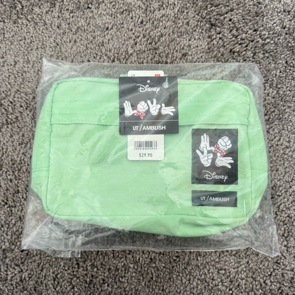 Uniqlo Disney Minnie Mouse Ambush green bag